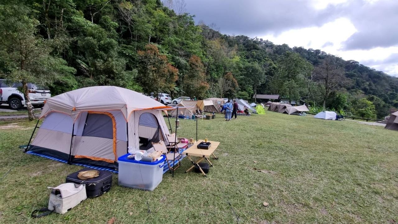 นักท่องเที่ยว เริ่มขึ้นเขาช่องเย็น อช.แม่วงก์ สัมผัสธรรมชาติต้อนรับหน้าหนาว