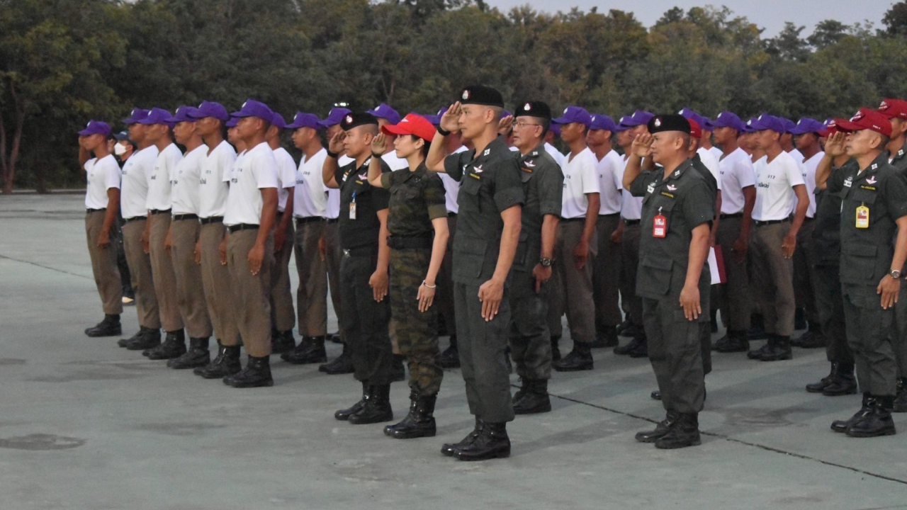 "ตั๊น" เยี่ยมชมการฝึก นร.นายสิบ จ.สุโขทัย รับฟังเสียงตำรวจชั้นผู้น้อย