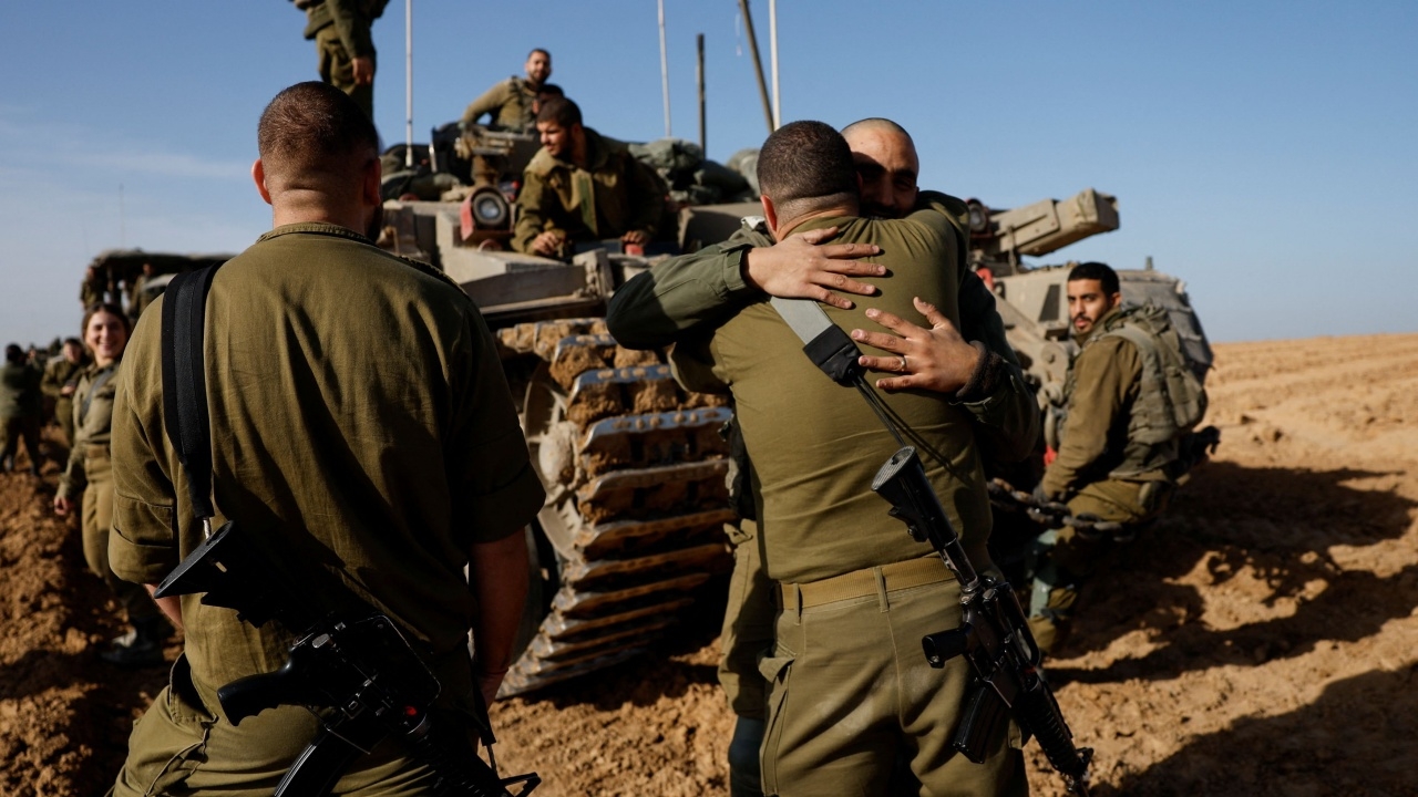 อิสราเอล ฮามาส เริ่ม 'พักรบ' ตามข้อตกลง คาดปล่อยตัวประกันชุดแรกเร็วๆนี้