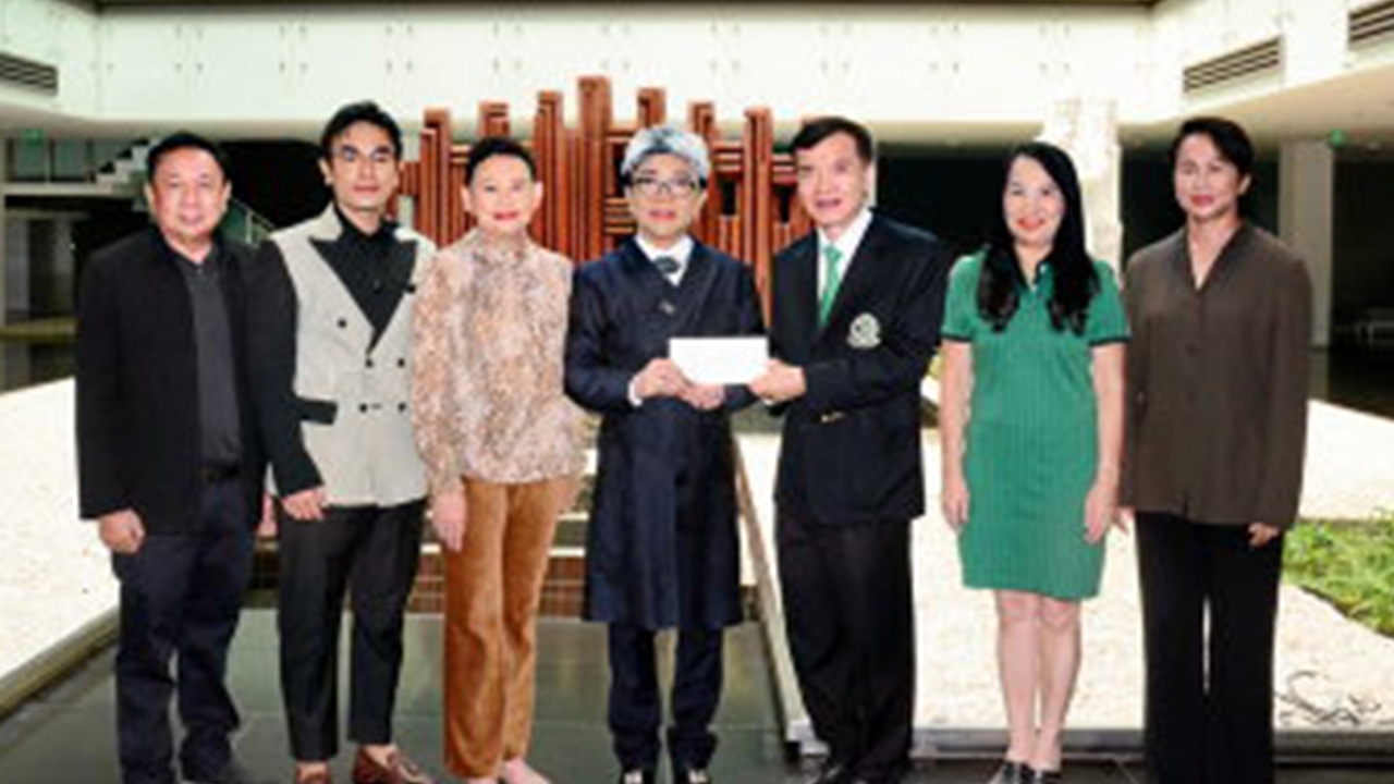 "ชูชัย ชัยฤทธิเลิศ" มอบเงินจำนวน 100,000 บาท เพื่อสมทบทุนมูลนิธิไทยรัฐ 