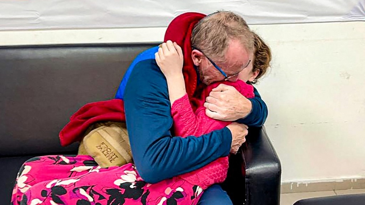 ฮามาสปล่อยตัวประกันลอต 3 อีก 17 คน รวม ด.ญ.อเมริกันวัย 4 ขวบ