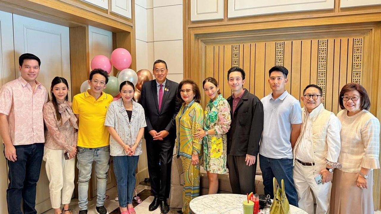 "อิ๊งค์" ขอบคุณ นายกฯ อวยพรวันเกิด "คุณหญิงพจมาน" ปัดคุยสื่อหลังพบ "เศรษฐา"