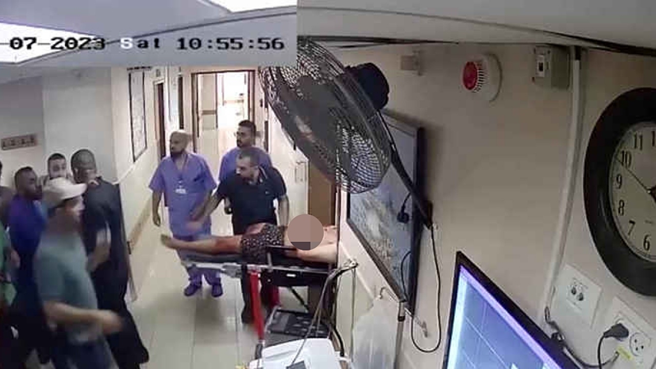 อิสราเอลเผยคลิป "ฮามาส" นำตัวประกันบาดเจ็บมาที่โรงพยาบาลกาซา