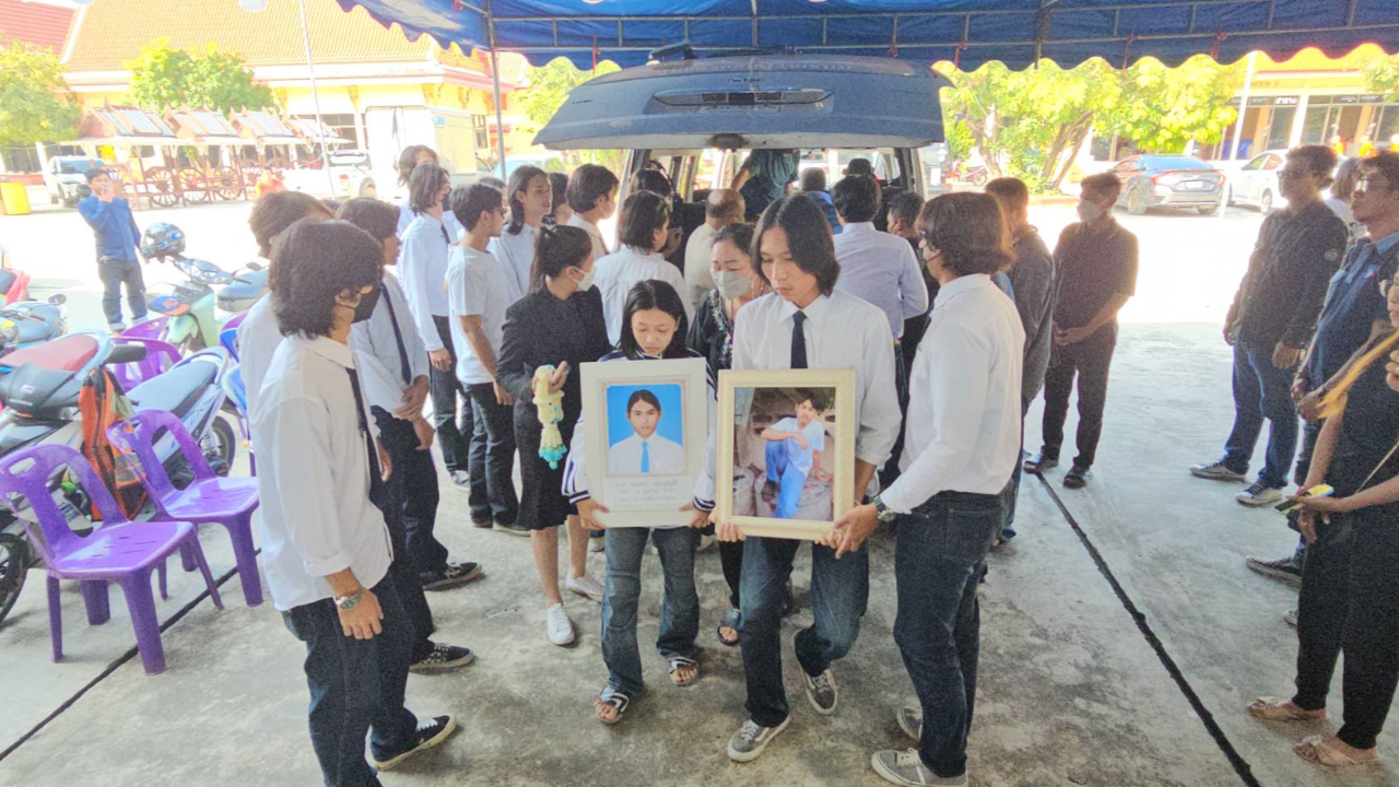 ญาติเศร้า ศพ นศ.อุเทนฯ ถึงบ้านเกิด แม่ขีดเส้น 1 เดือน จี้ ตร.จับคนร้าย