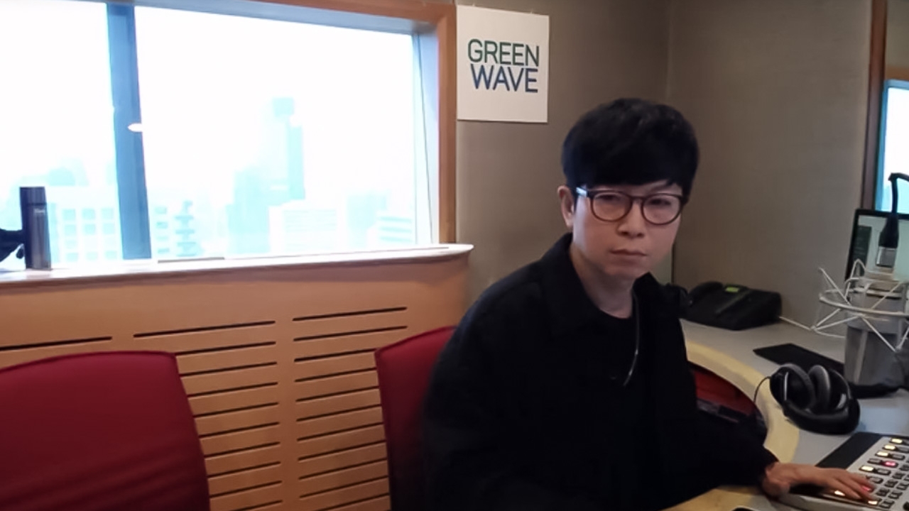 ดีเจเป้ ลากเก้าอี้ให้ ดีเจโก นั่งจัดรายการด้วยกัน คนใกล้ชิดเผย พระทักเขาไปดี