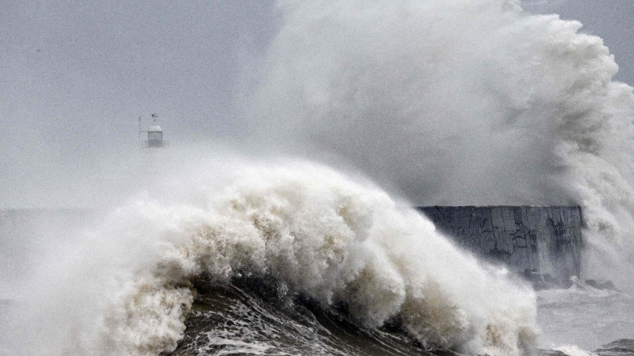 ตุรกีอ่วม เจอพายุ น้ำท่วมดับ 9 ศพ-เรือบรรทุกสินค้าล่ม ลูกเรือสูญหาย 11 