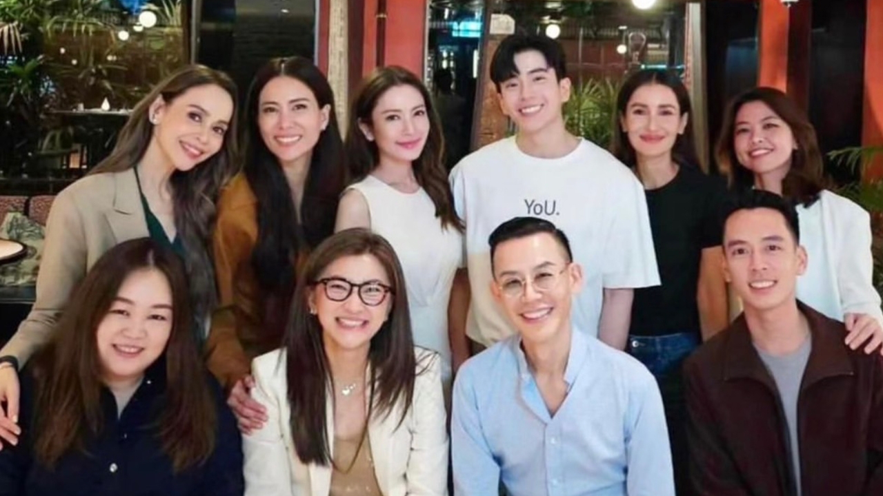 โมเมนต์หวาน แอฟ ทักษอร โพสต์รูปคู่ นนกุล หลังทานข้าวกับเพื่อนๆ โดนแซวเสื้อคู่อีกแล้ว