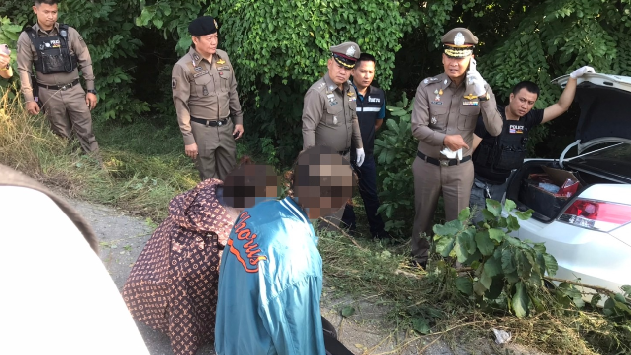 รวบ 2 หนุ่มสาว ควบเก๋งขนไอซ์ 100 กก. หลบด่าน ตร. มูลค่ากว่า 100 ล้าน 