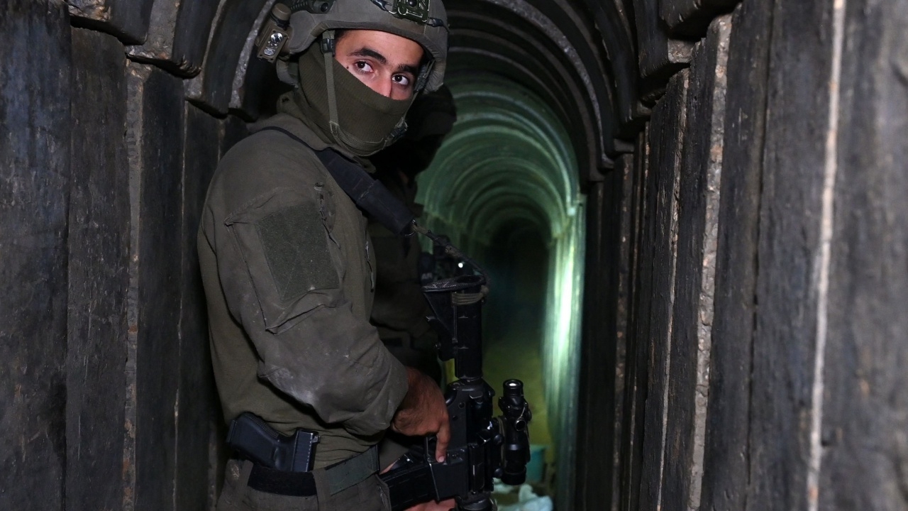 ทหารอิสราเอลพานักข่าวทัวร์อุโมงค์ใต้ รพ.อัลชีฟา ชี้เป็นจุดที่จับตัวประกันไว้