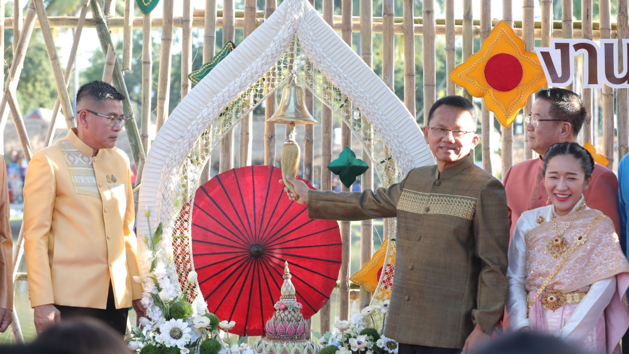 “สมศักดิ์” เปิดงานลอยกระทงสุโขทัย กระตุ้นท่องเที่ยวยาว 10 วัน 10 คืน