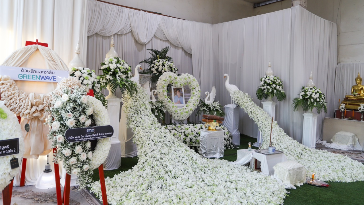 บรรยากาศงานศพ ดีเจโก ครอบครัวเศร้าหนัก เพื่อนยืนยันไม่มีสัญญาณส่อเกิดเรื่อง