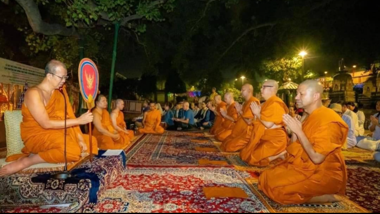  บิ๊กโจ๊ก บวชครั้งที่ 2 ที่อินเดีย ทำพิธีใต้ต้นพระศรีมหาโพธิ์ พุทธคยา 