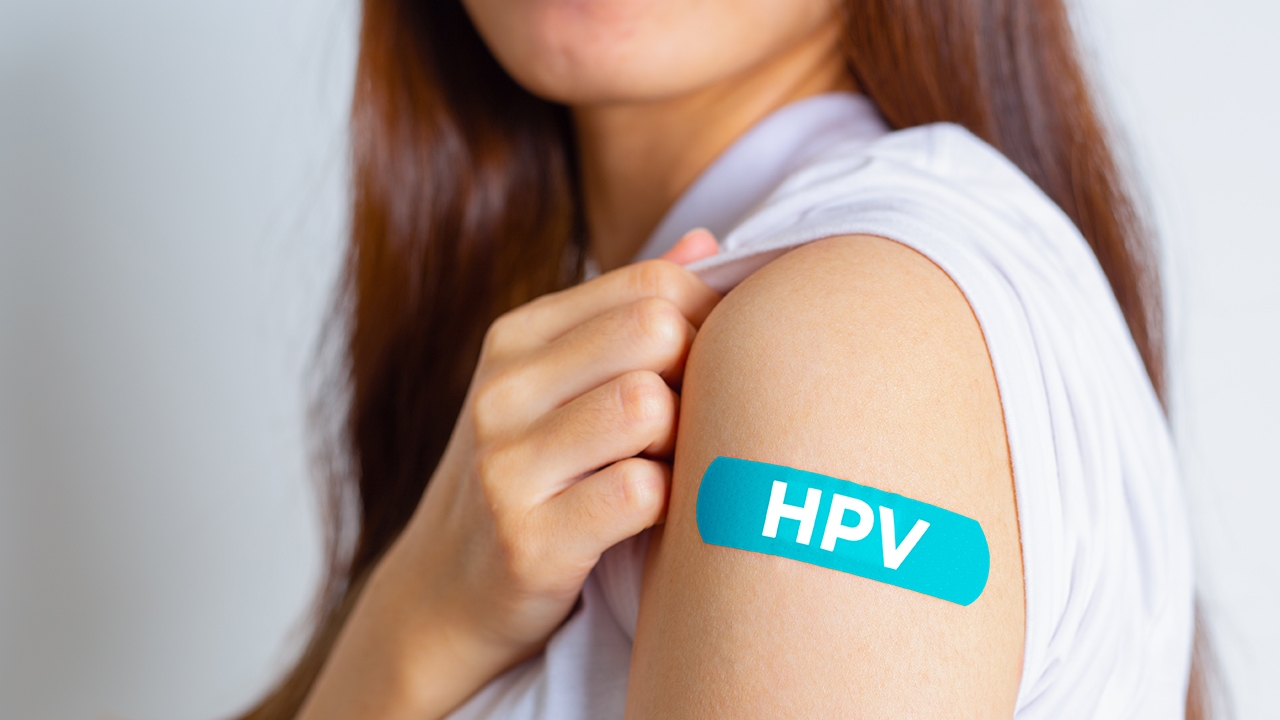 Education Ministry campaigns for female students to vaccinate against HPV according to the comprehensive cancer policy.