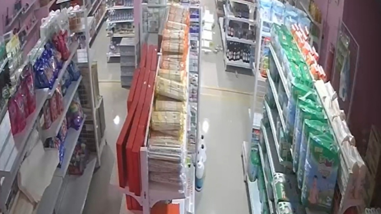 แฮชแท็ก #แผ่นดินไหว พุ่งติดเทรนด์ หลายจังหวัดเผยคลิปนาทีสั่นสะเทือน