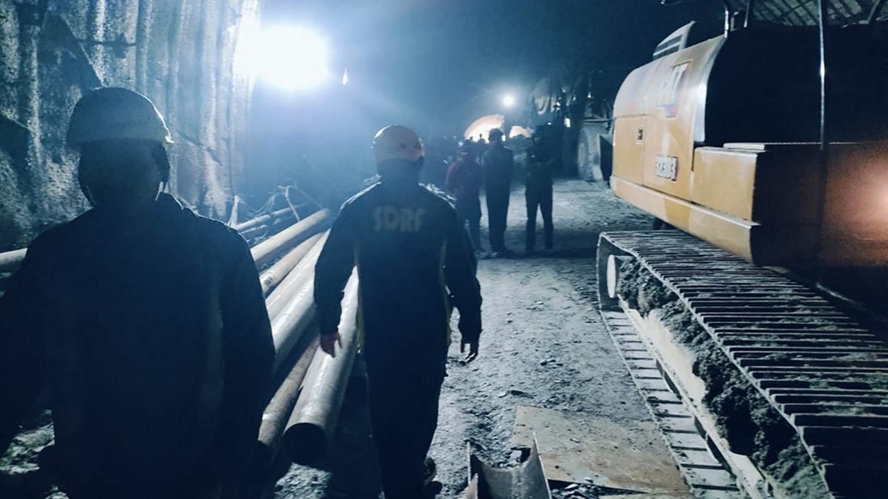 อินเดียติดต่อทีมกู้ภัยถ้ำหลวง หลัง 40 คนงานติดในอุโมงค์นานกว่า 90 ชม.