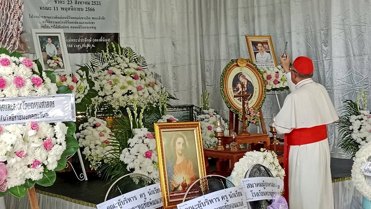 ฝังร่างครูเจี๊ยบ ญาติ-ศิษย์อาลัย ตร.เก็บดีเอ็นเอ มือปืนคราบนักศึกษา