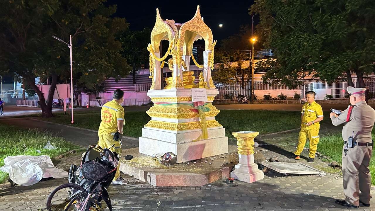 หนุ่มชะตาขาด พูดเป็นลาง ก่อนซิ่ง จยย.พุ่งชนศาลพระวิษณุ ตายคาที่