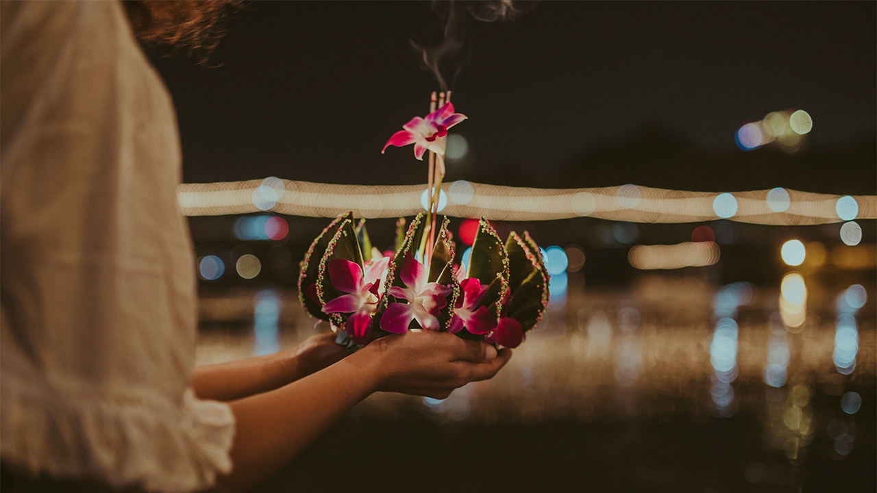 ได้เวลา “เทศกาลสายนํ้า” ลงเรือ “ไหว้พระ” ลอยกระทง