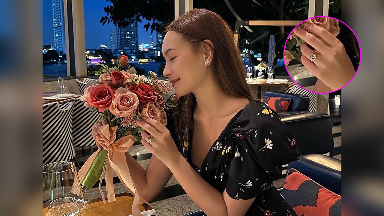 บี น้ำทิพย์ โพสต์ภาพสวมแหวนเพชรเม็ดใหญ่มาก เพื่อนในวงการแห่ยินดี