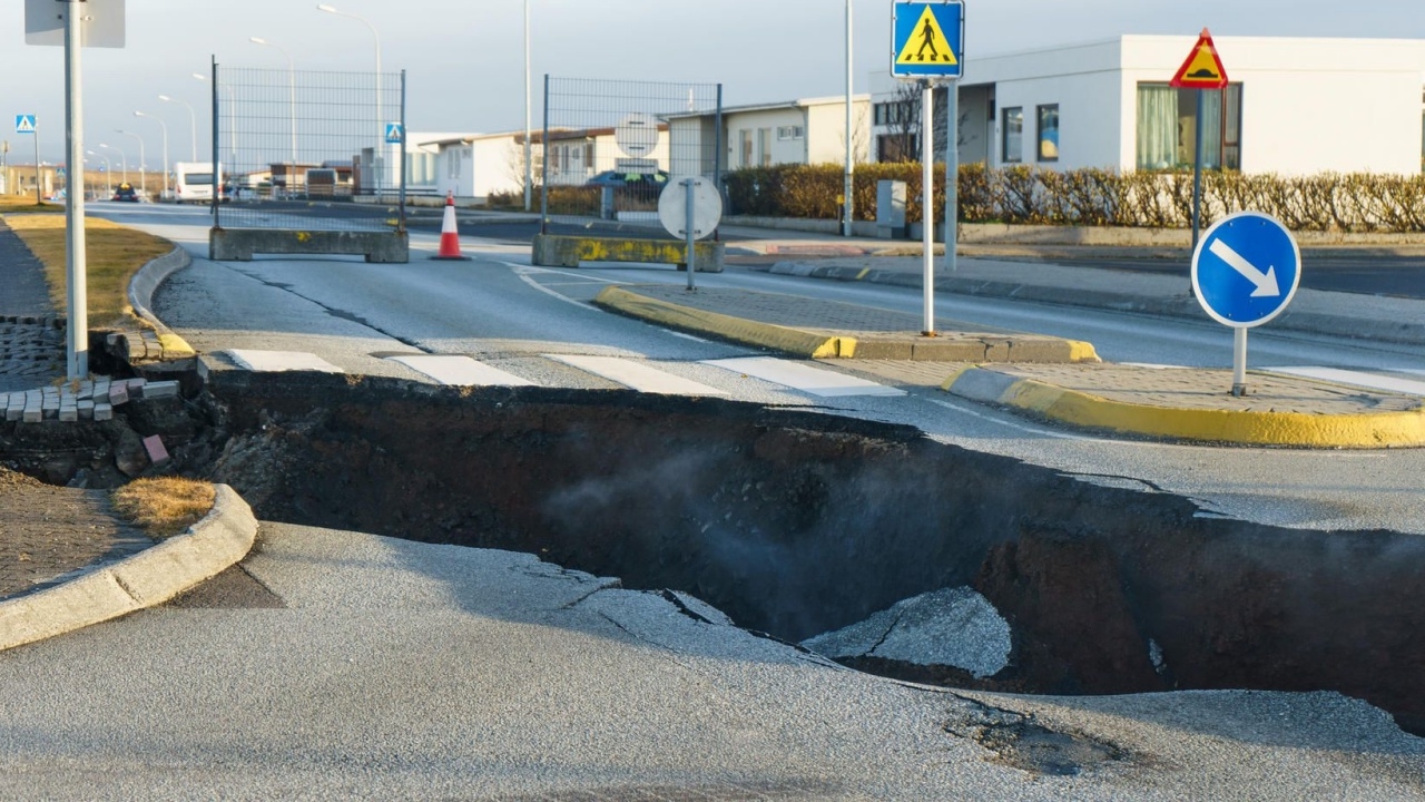เตือนความเสี่ยงภูเขาไฟระเบิดในไอซ์แลนด์ยังอยู่ในระดับสูง