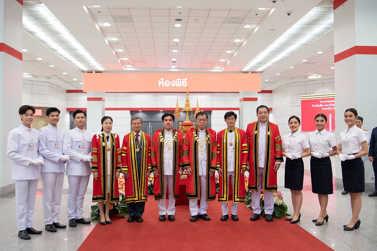 ประธานองคมนตรี เป็นผู้แทนพระองค์มอบปริญญาบัตรแก่ผู้สำเร็จการศึกษาจาก ม.พระจอมเกล้าพระนครเหนือ