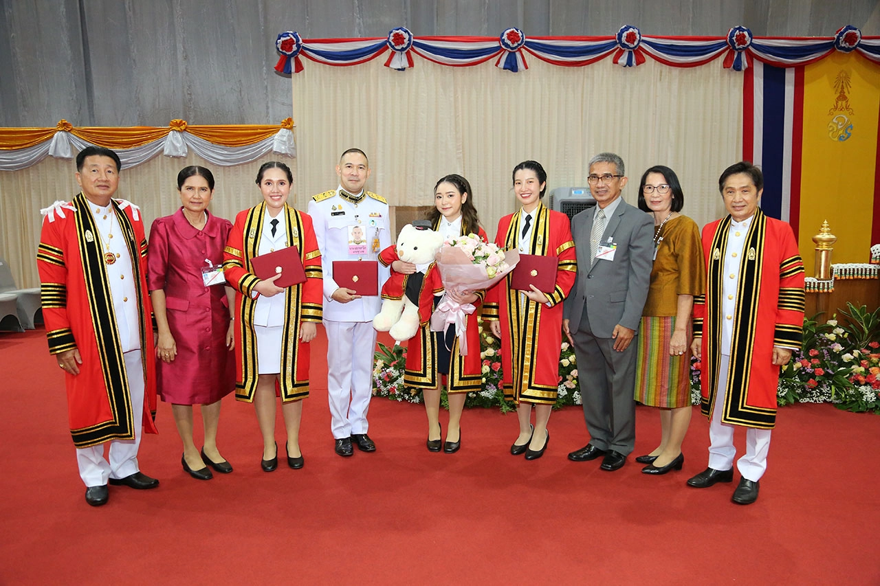ประธานองคมนตรี เป็นผู้แทนพระองค์มอบปริญญาบัตรแก่ผู้สำเร็จการศึกษาจาก ม.พระจอมเกล้าพระนครเหนือ