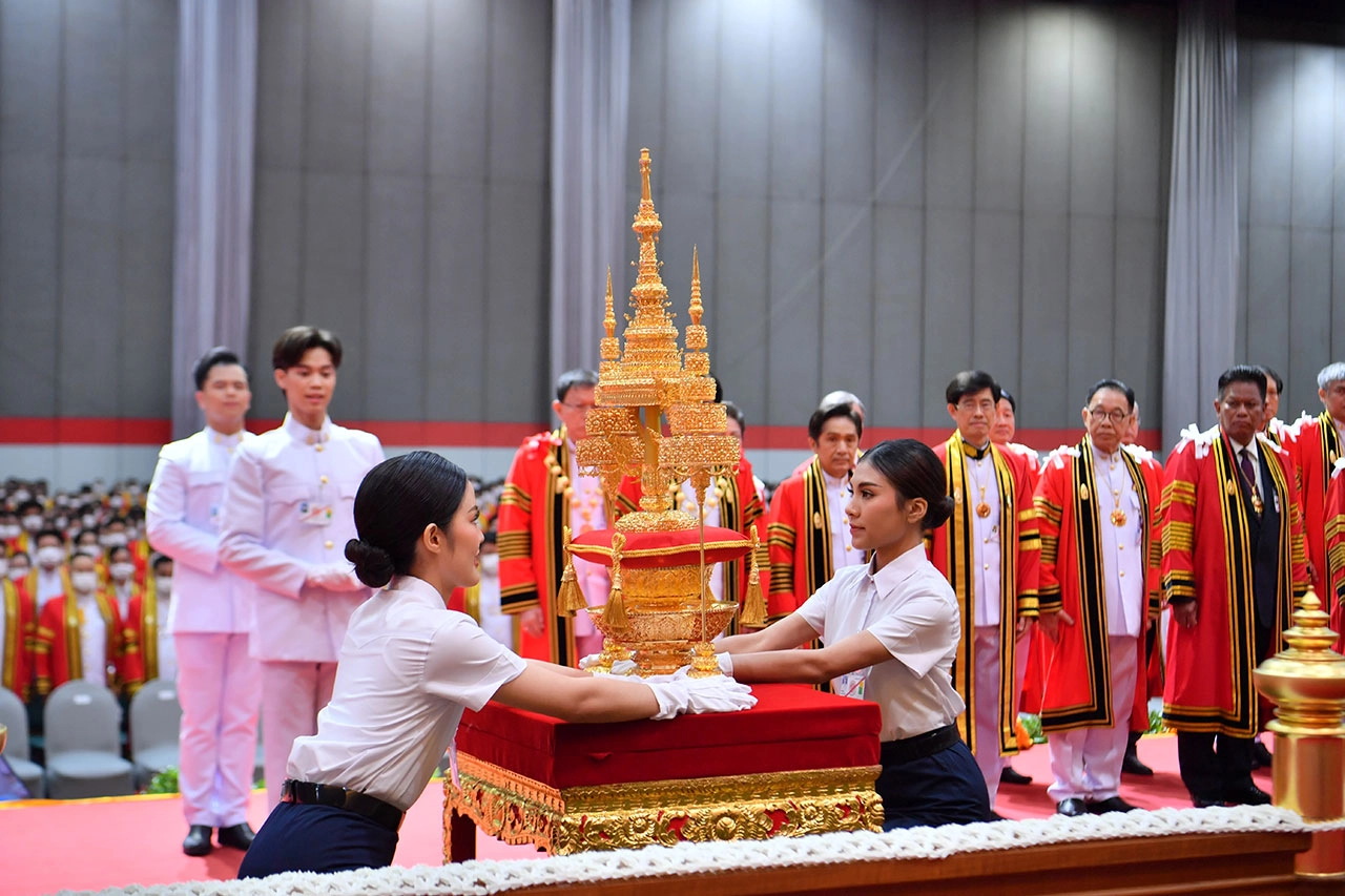 ประธานองคมนตรี เป็นผู้แทนพระองค์มอบปริญญาบัตรแก่ผู้สำเร็จการศึกษาจาก ม.พระจอมเกล้าพระนครเหนือ