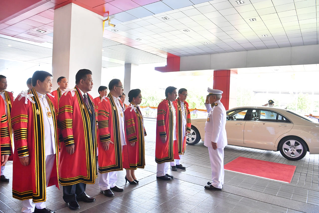 ประธานองคมนตรี เป็นผู้แทนพระองค์มอบปริญญาบัตรแก่ผู้สำเร็จการศึกษาจาก ม.พระจอมเกล้าพระนครเหนือ