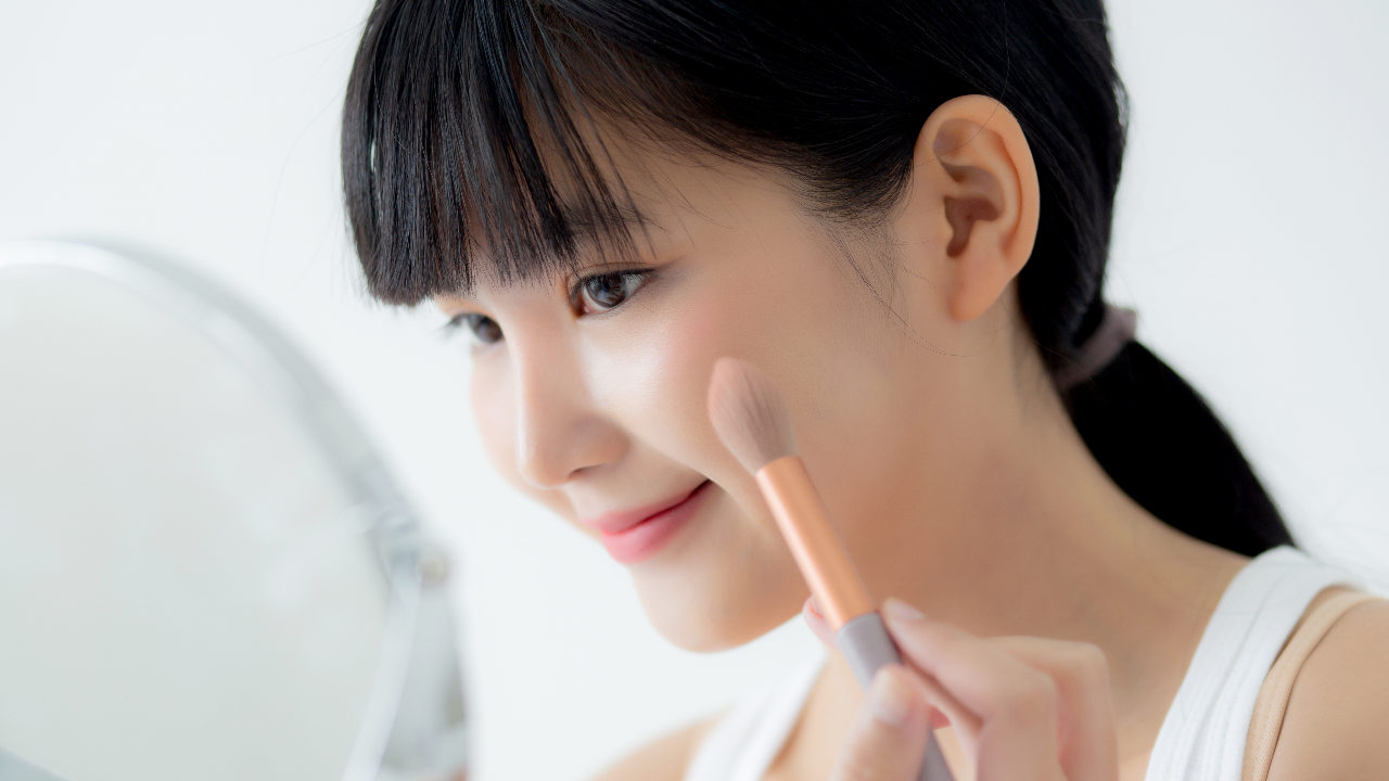 10 แปรงแต่งหน้า ยี่ห้อไหนดี 2023 ขนนุ่ม คงทน จับสีดี 