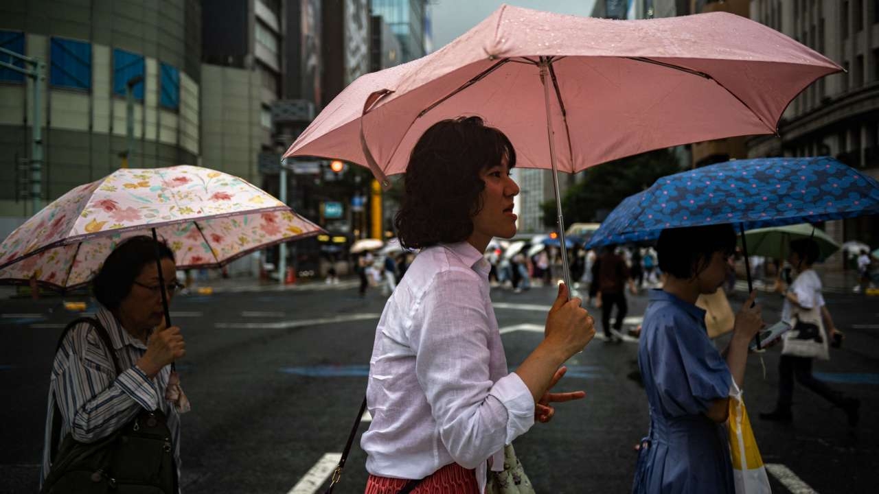 สภาพอากาศ ฝนฟ้าคะนองยังตกทั่วกรุง - 14 จ.ใต้ตกหนัก ทะเลคลื่นสูง 2 เมตร