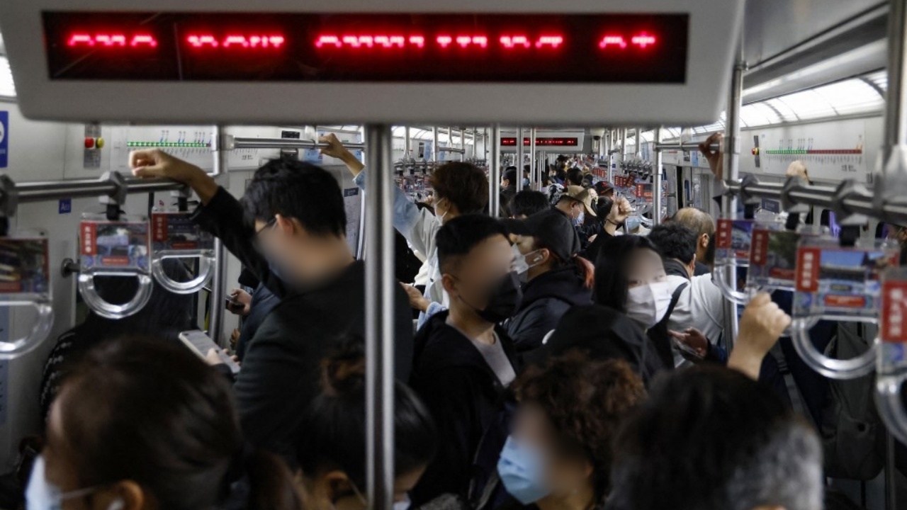 นาทีระทึก หลังรถไฟใต้ดินชนกันในปักกิ่ง ผู้โดยสารกระดูกหักกว่า 100 คน  (คลิป)