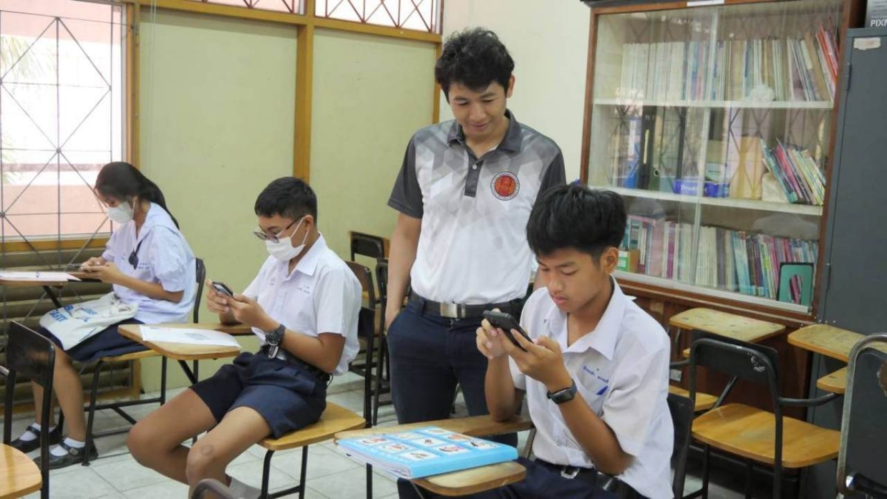 ข้อสอบมิติใหม่ ให้ทำในโทรศัพท์ ช่วยประหยัดค่าจัดซื้อกระดาษกว่า 5 แสนบาท