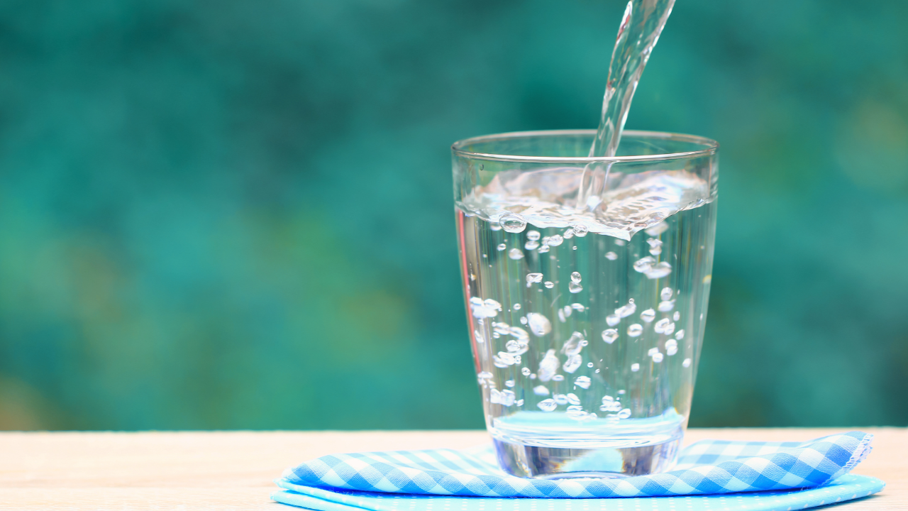 ผลวิจัยต่างชาติชี้ ดื่มน้ำเพียงพอช่วยชะลอวัย ยืดอายุขัยให้ยืนยาว