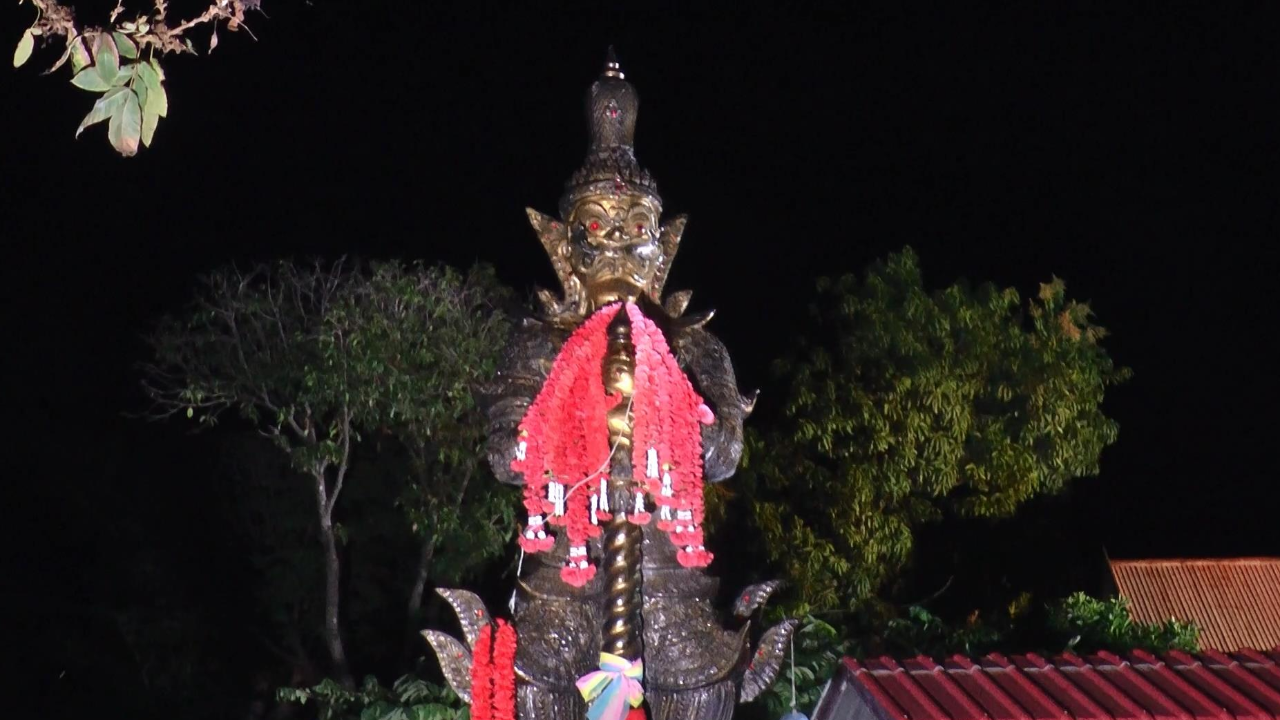 นักแสวงโชคลุ้น "เลขเด็ด" เซียมซียักษ์ ยายจ้างลิเกแก้บนหลานสอบบรรจุครูได้