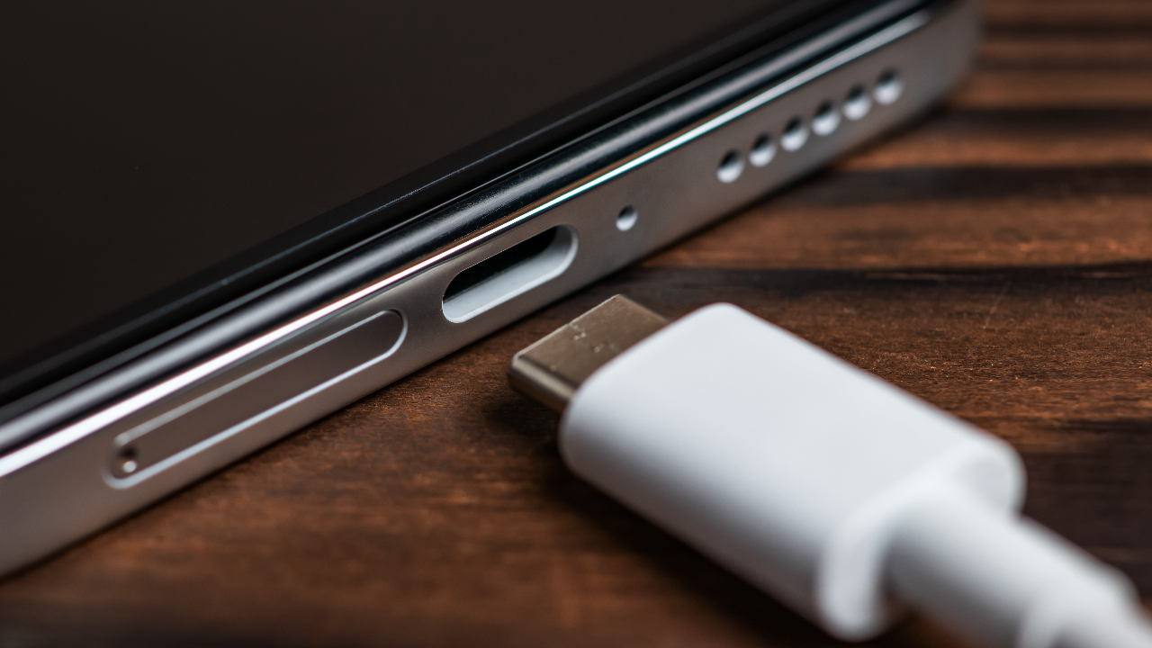 10 สายชาร์จ Type C ยี่ห้อไหนดี ชาร์จเร็ว ไม่พังง่าย มีประกัน