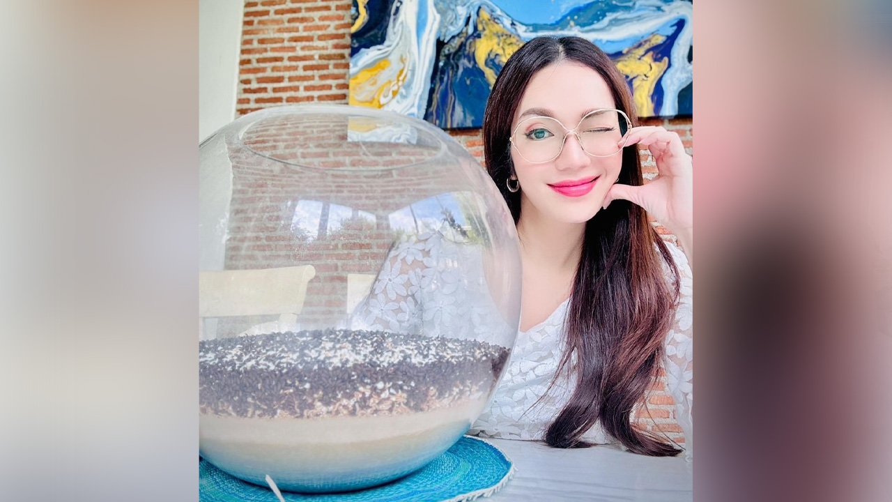 โค้งสุดท้าย อ๋อม สกาวใจ เผยเลขเด็ด จากโหลน้องกระดิ่ง คอหวยแห่ซื้องวด 16/12/66