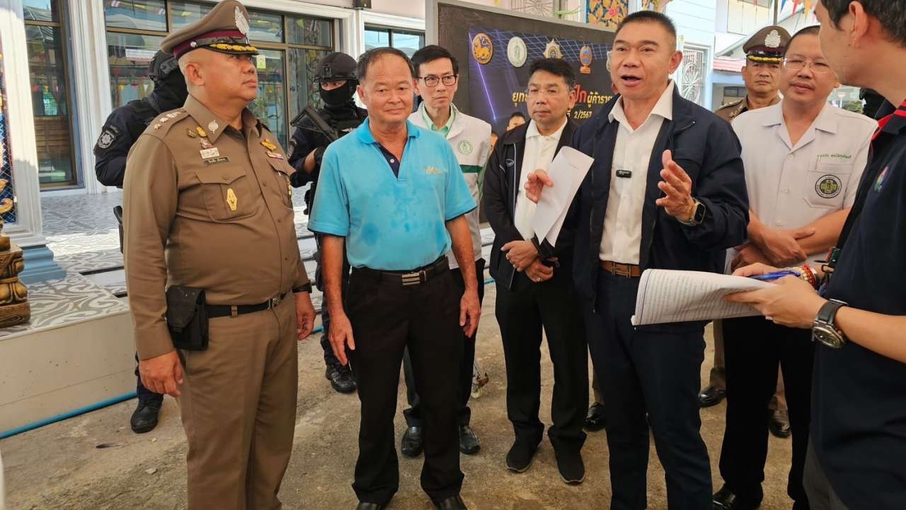 "บิ๊กหลวง" ลุยค้นชุมชนเขตหนองแขม กวาดล้างยาเสพติด เด็ดปีกผู้ค้ารายย่อย