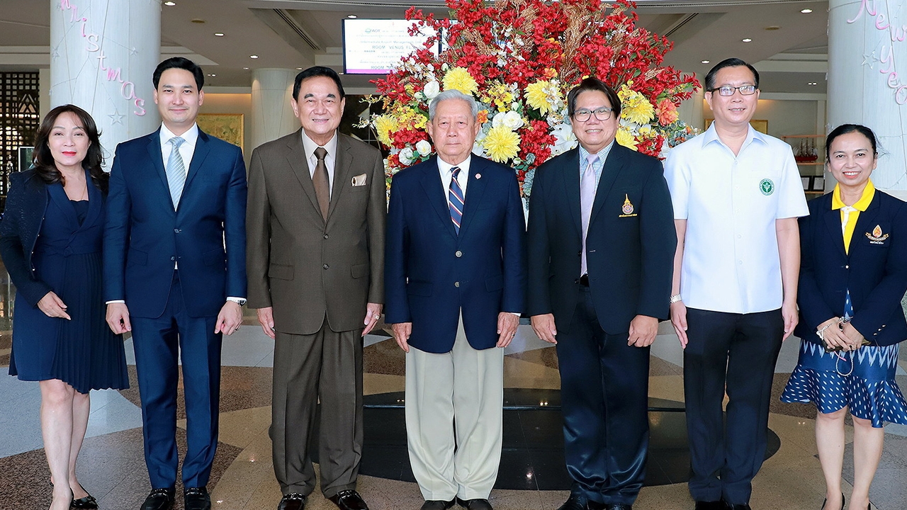 พล.อ.สุรยุทธ์ จุลานนท์ เปิดประชุมโครงการพัฒนาสถานีอนามัยเฉลิมพระเกียรติ