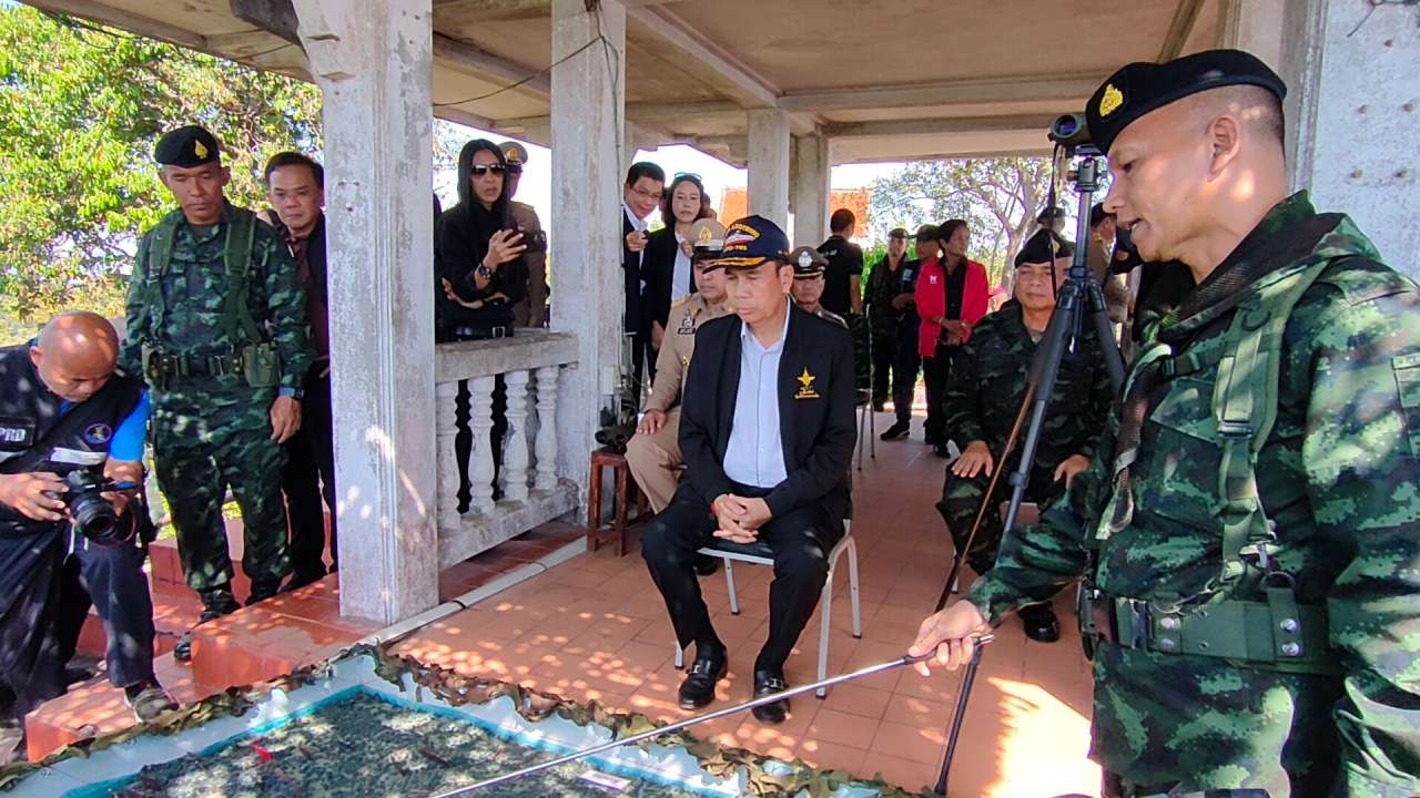 "สุทิน" เยี่ยมชายแดนเขาพระวิหาร ลุยด่านช่องจอม ย้ำเร่งผลักดันเปิดด่าน