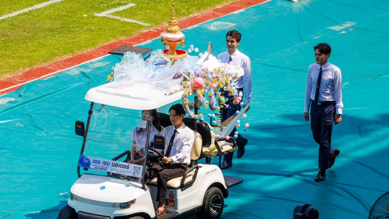 เปิดความหมาย รถไฟฟ้าอัญเชิญพระเกี้ยว ทุกสัญลักษณ์มีที่มา