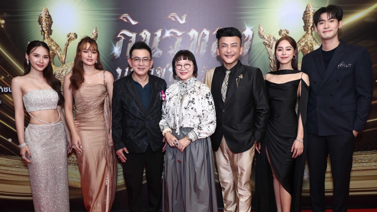 ยิ่งใหญ่ กินรีทอง ครั้งที่ 9 ทัพดารารับรางวัลทรงคุณค่า เมฆ วินัย ได้การเชิดชูเกียรติ 