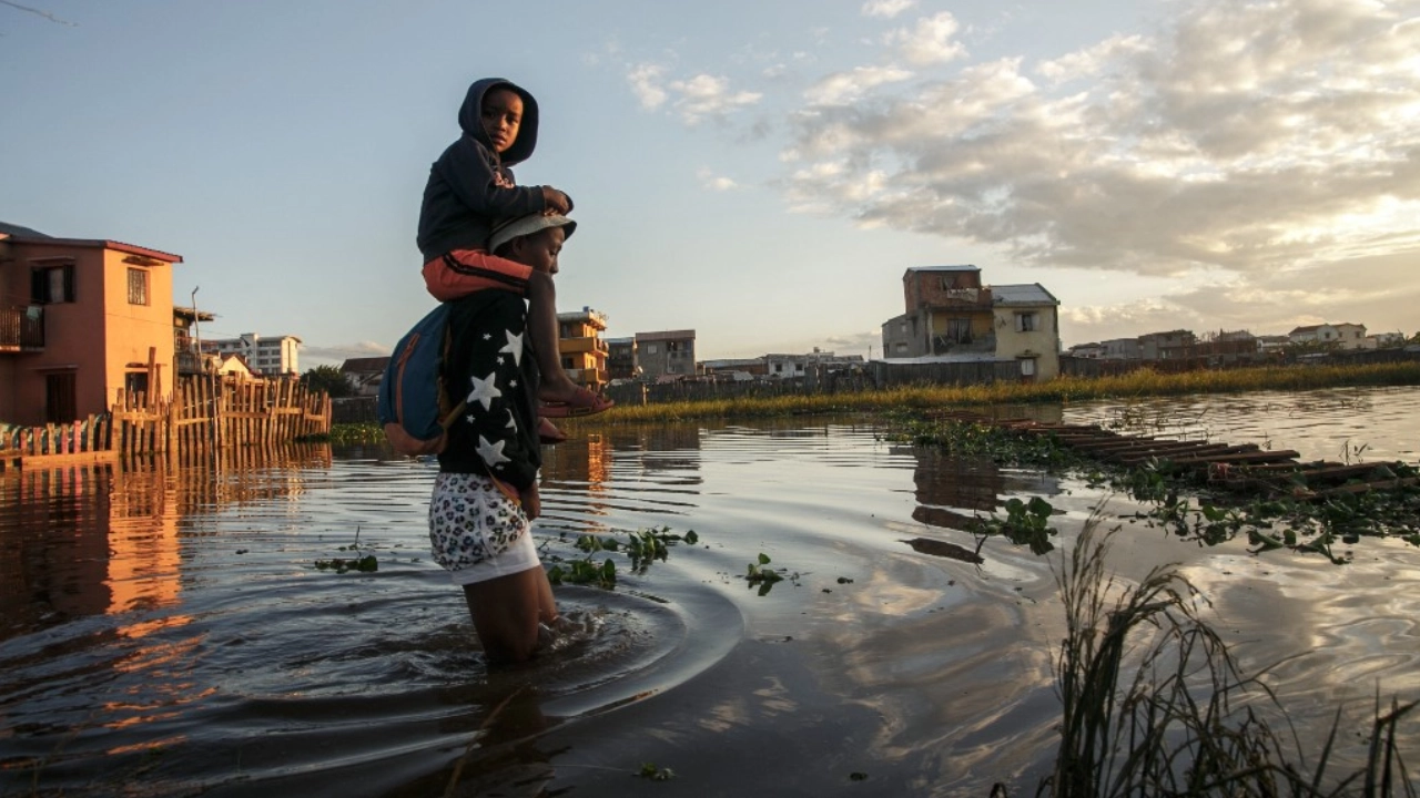 ไซโคลน "กามาเน" เปลี่ยนทิศทาง พัดขึ้นฝั่งมาดากัสการ์ คร่าอย่างน้อย 11 ศพ