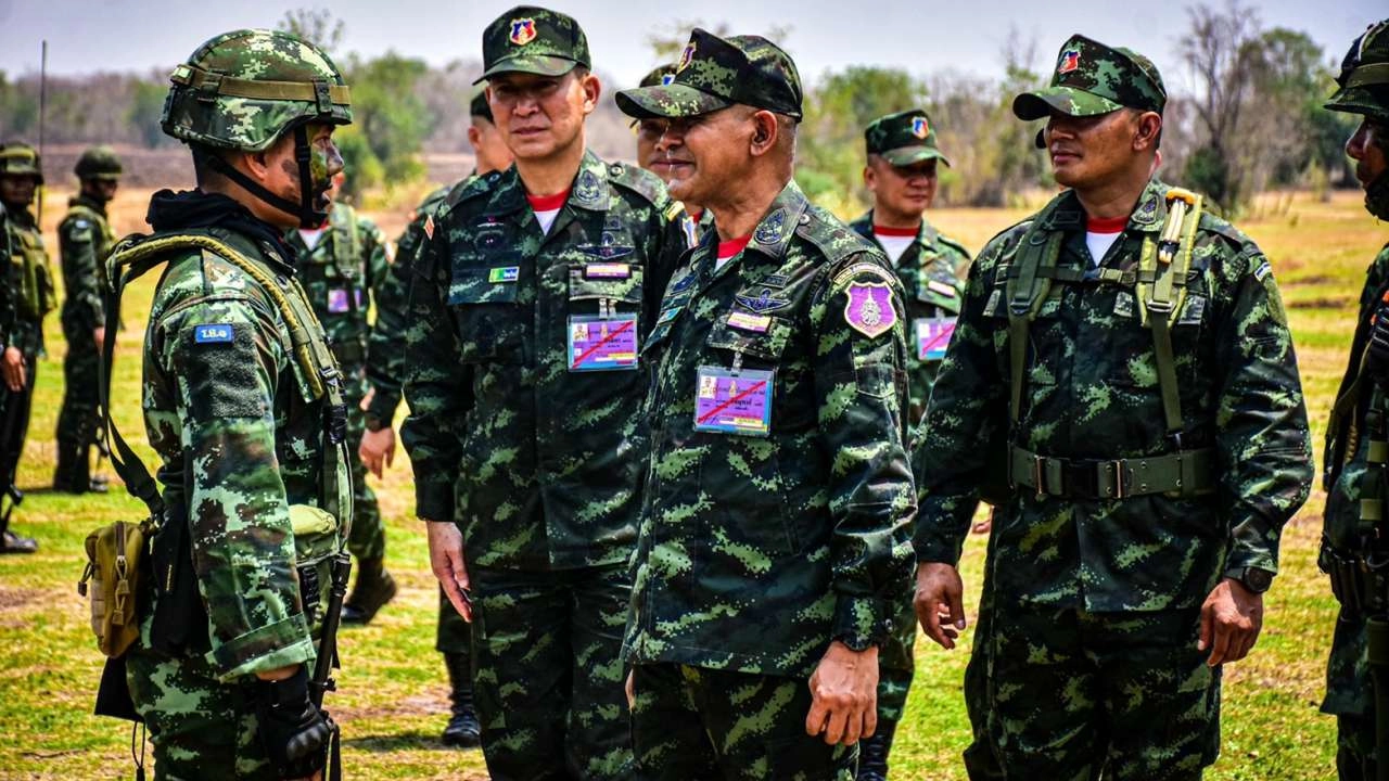 "บิ๊กรุ่ง" เยี่ยมการฝึกกองพันผสม พล.1 รอ. ก่อนชมการปฏิบ้ติงาน พล.ร.9