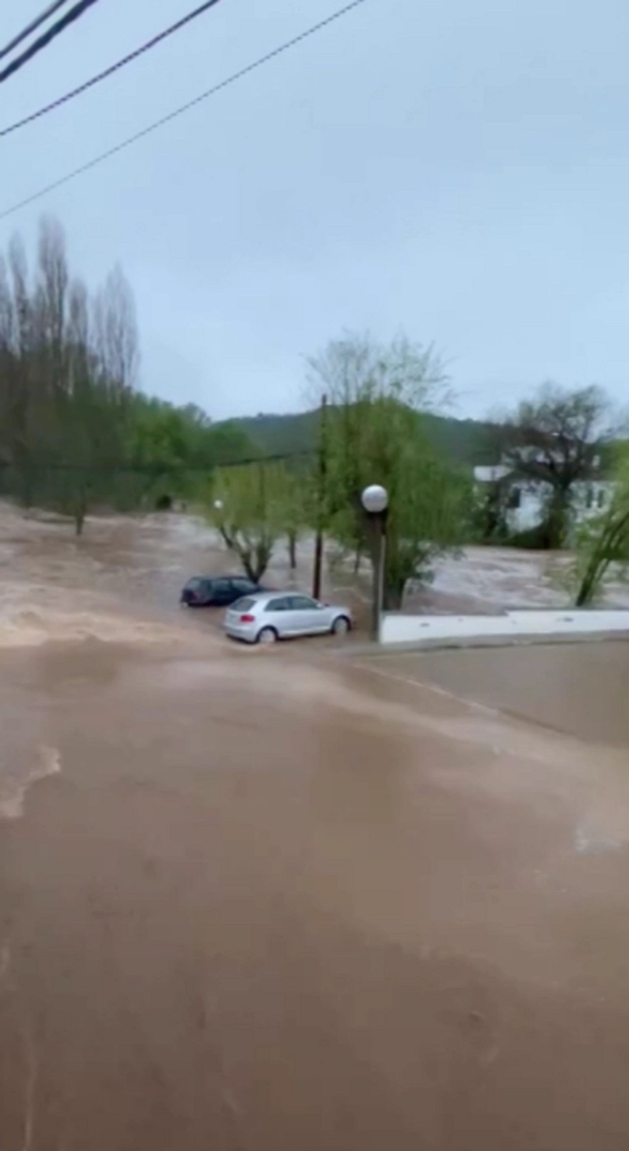 พายุเนลสันถล่มสเปน คลื่นสูงซัดจมดับ 4 ศพ (คลิป)