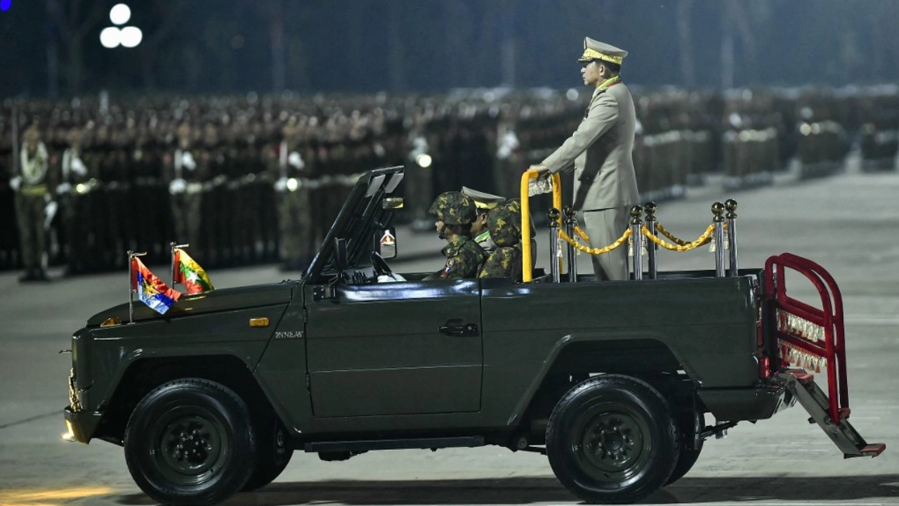 เมียนมาจัดพิธีสวนสนามประจำปี อวดแสนยานุภาพวันกองทัพ ท่ามกลางการสู้รบดุเดือด
