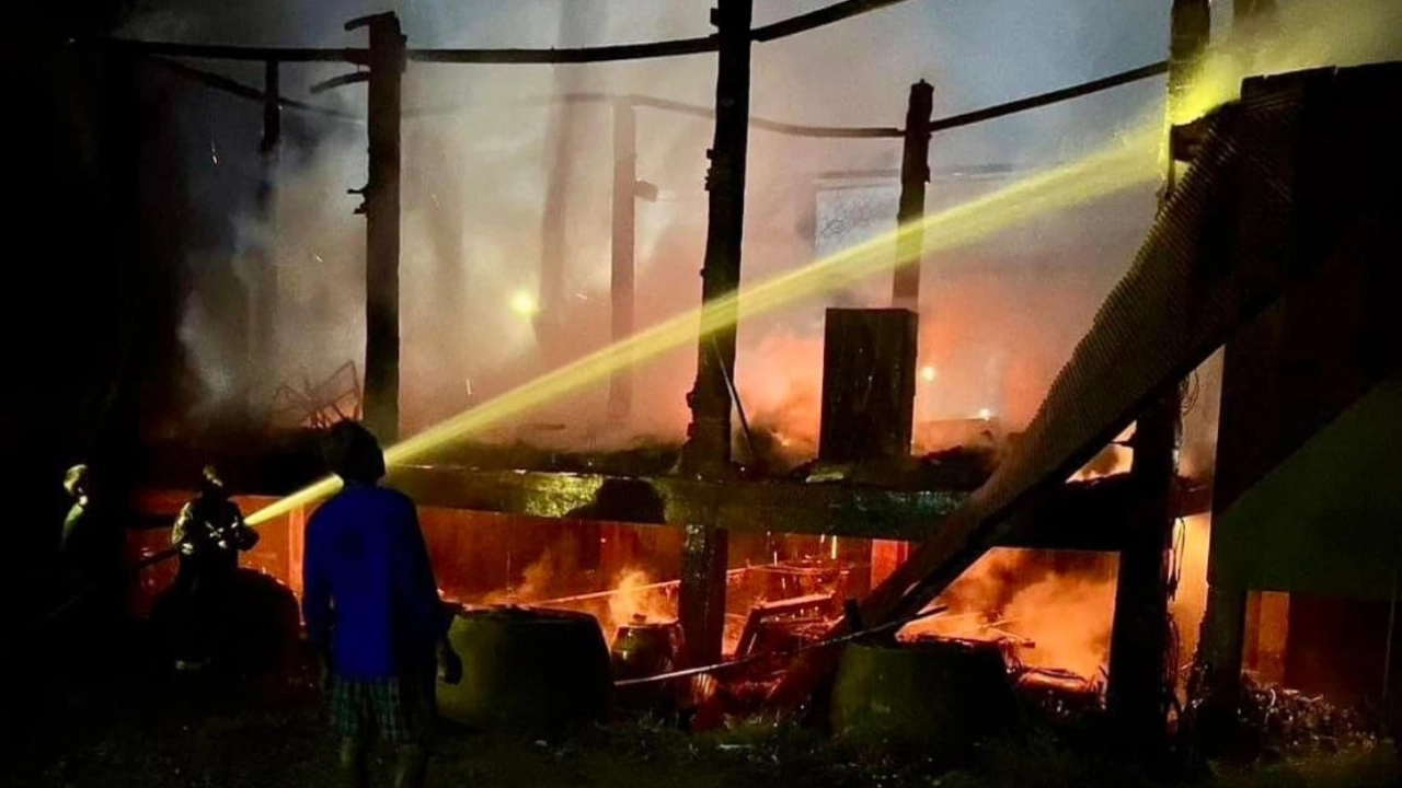 ไฟไหม้โรงครัววัดที่บางระกำวอด หลังมีไฟช็อตคัตเอาต์ระเบิด 