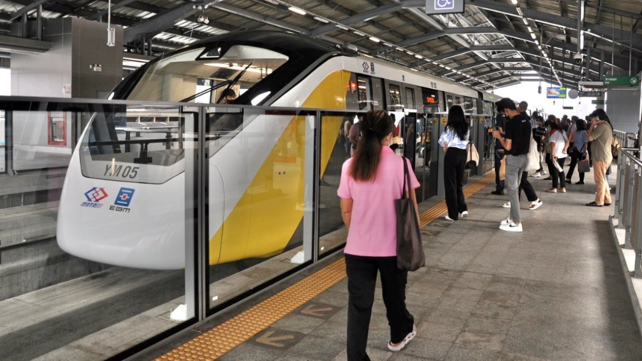 ขสมก. จัดรถ Shuttle Bus ให้บริการฟรี หลัง "รถไฟฟ้าสายสีเหลือง" ขัดข้อง 