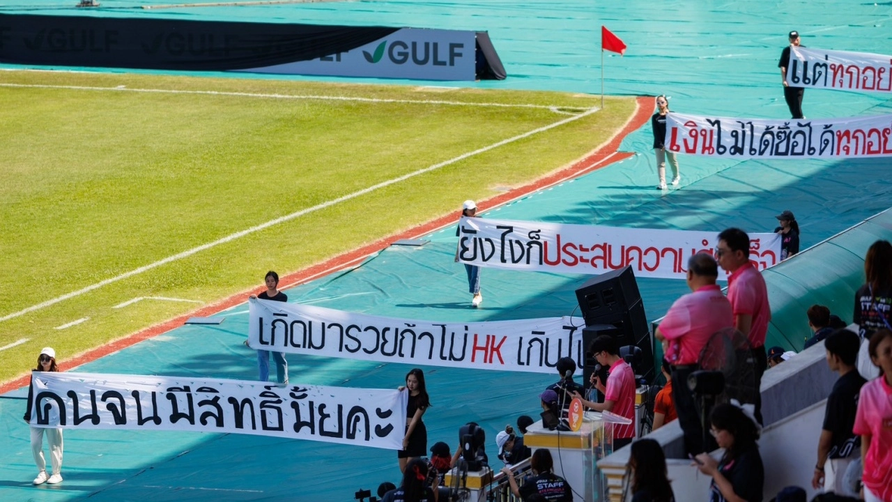 ประมวลภาพ "ขบวนพาเหรด" งานฟุตบอลสานสัมพันธ์ จุฬา-ธรรมศาสตร์ 2024