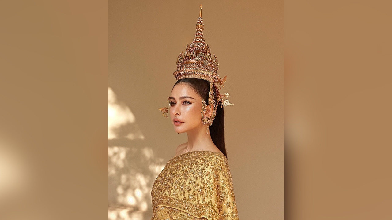 สวยประจักษ์ ศรีริต้า ใส่ชุดไทยสีทองงดงาม แปลงโฉมเป็นนางสงกรานต์