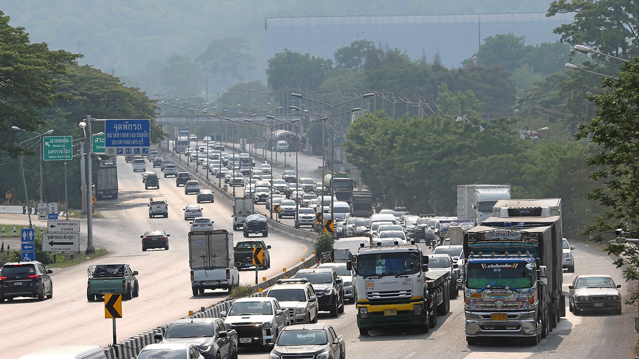 คนแห่กลับตจว. ถนนพระราม 2 พักก่อสร้าง คืนช่องจราจร-รถล่องใต้ (คลิป)